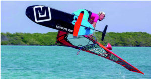 Un photo montage de Blaz Muller, un windsurf professionnel particulièrement talentueux sur lequel je suis venu insérer ma tête.